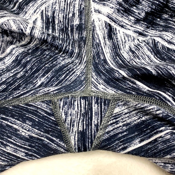 Lululemon Wunder Under Crop II *Full-On Luon Women's Size 6 !! - Picture 8 of 10